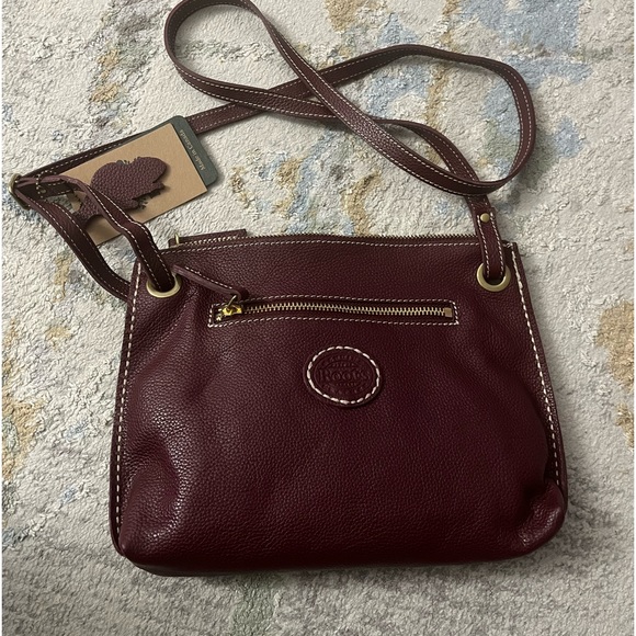 BNWT ROOTS leather crossbody bag - Picture 1 of 4